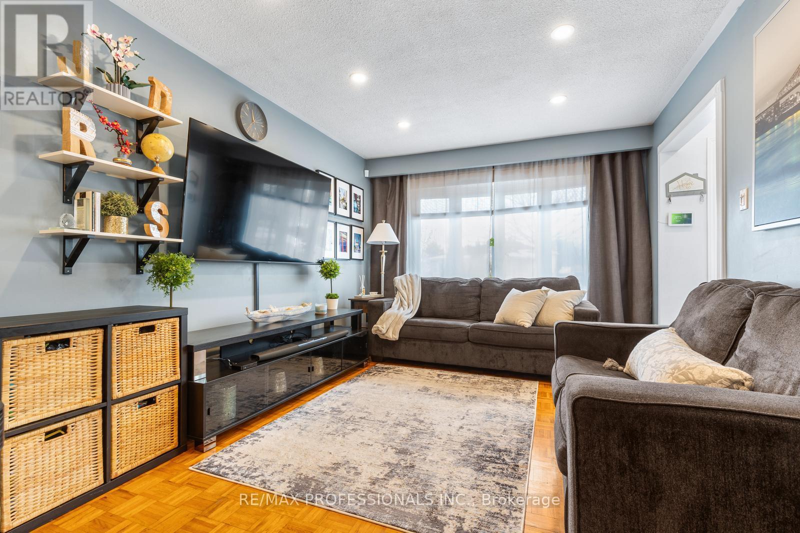 7656 Priory Crescent, Mississauga, Ontario  L4T 3H5 - Photo 9 - W12835470