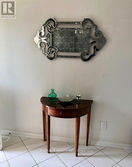 945 Farmstead Drive, Milton, Ontario  L9T 8H9 - Photo 5 - W12835498