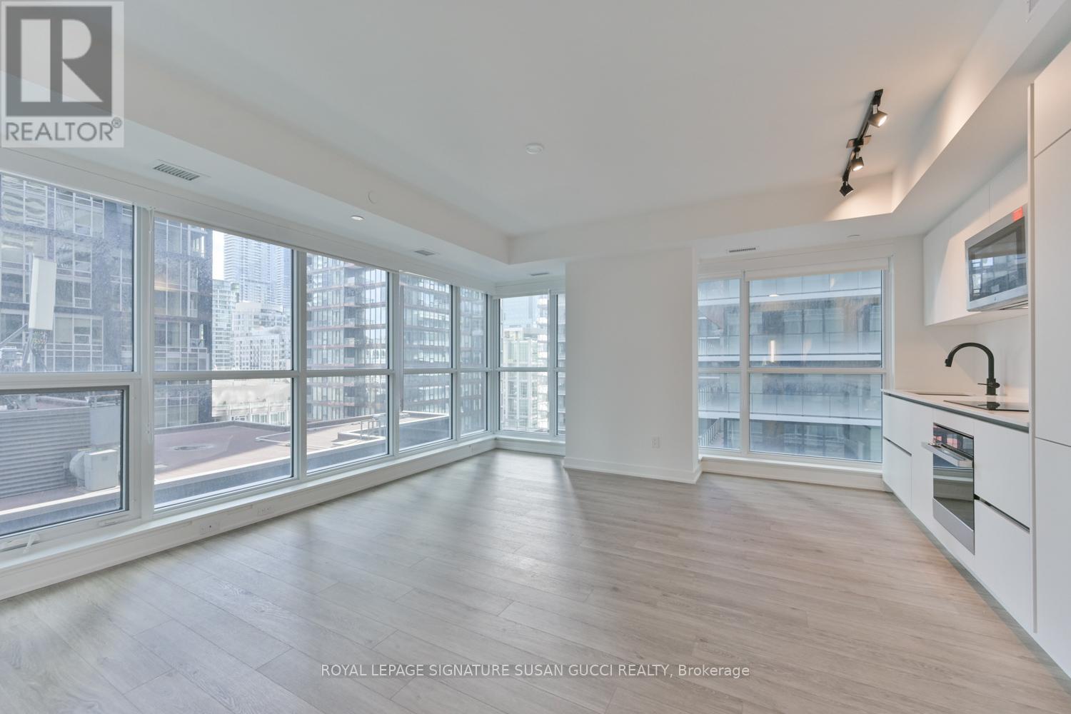 1303 - 327 King Street W, Toronto, Ontario  M5V 0W7 - Photo 3 - C12830144