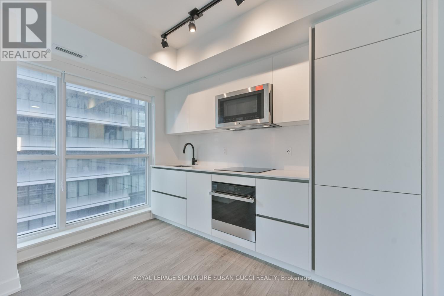 1303 - 327 King Street W, Toronto, Ontario  M5V 0W7 - Photo 10 - C12830144
