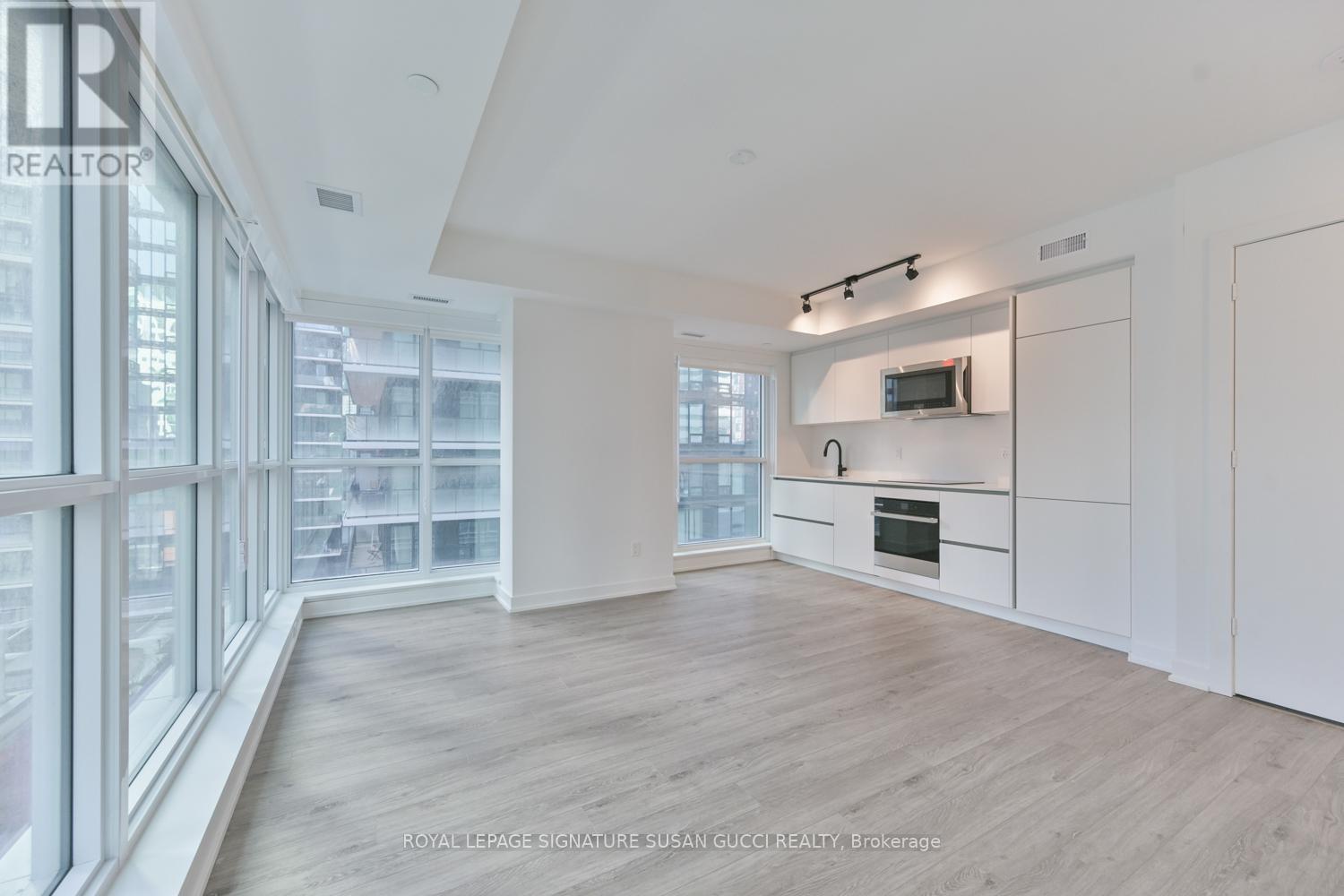 1303 - 327 King Street W, Toronto, Ontario  M5V 0W7 - Photo 6 - C12830144