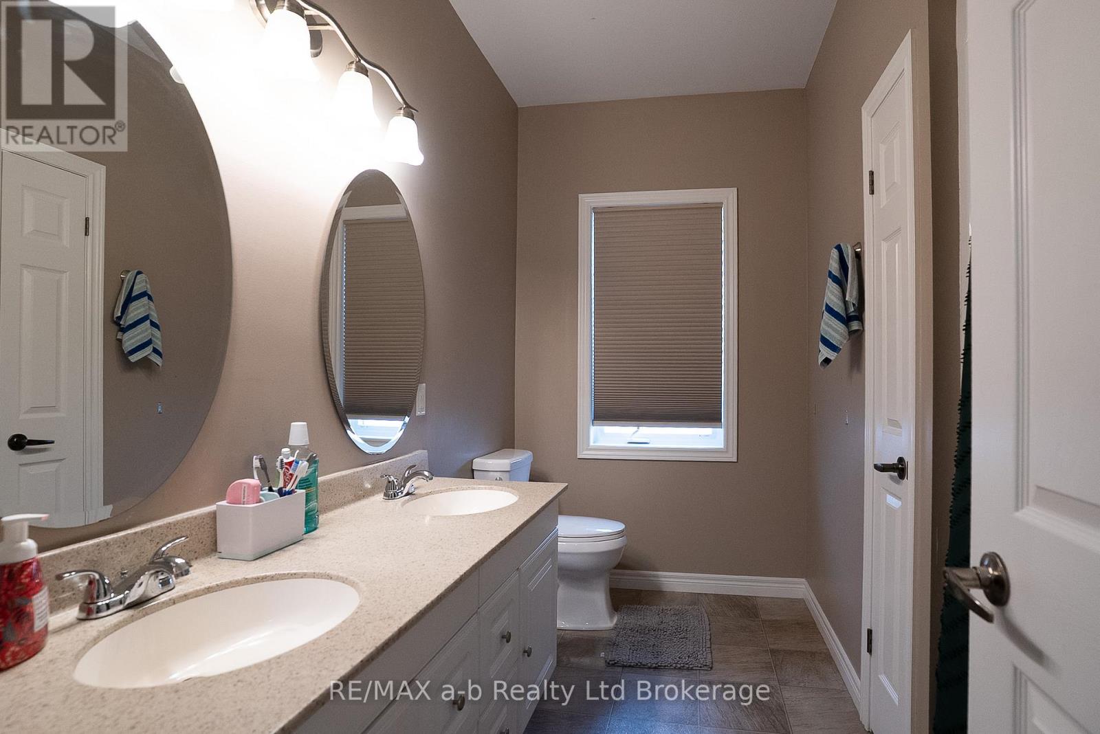 7 Irving Drive, Norwich, Ontario  N0J 1P0 - Photo 11 - X12835670