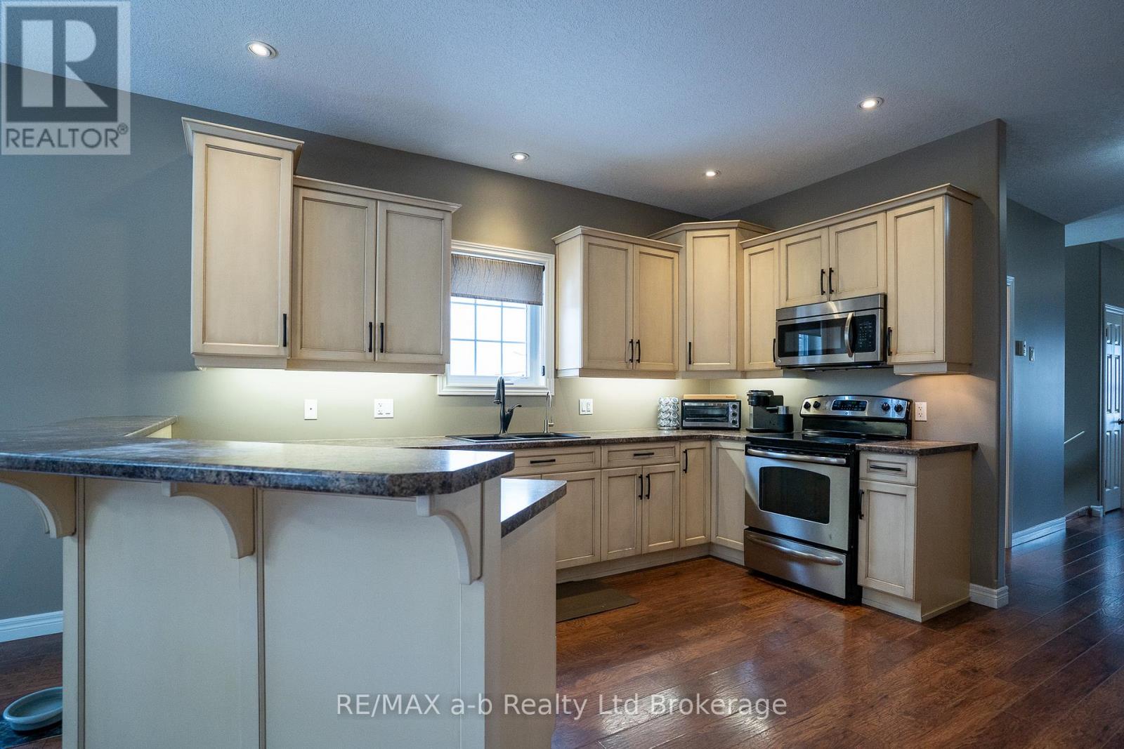 7 Irving Drive, Norwich, Ontario  N0J 1P0 - Photo 5 - X12835670