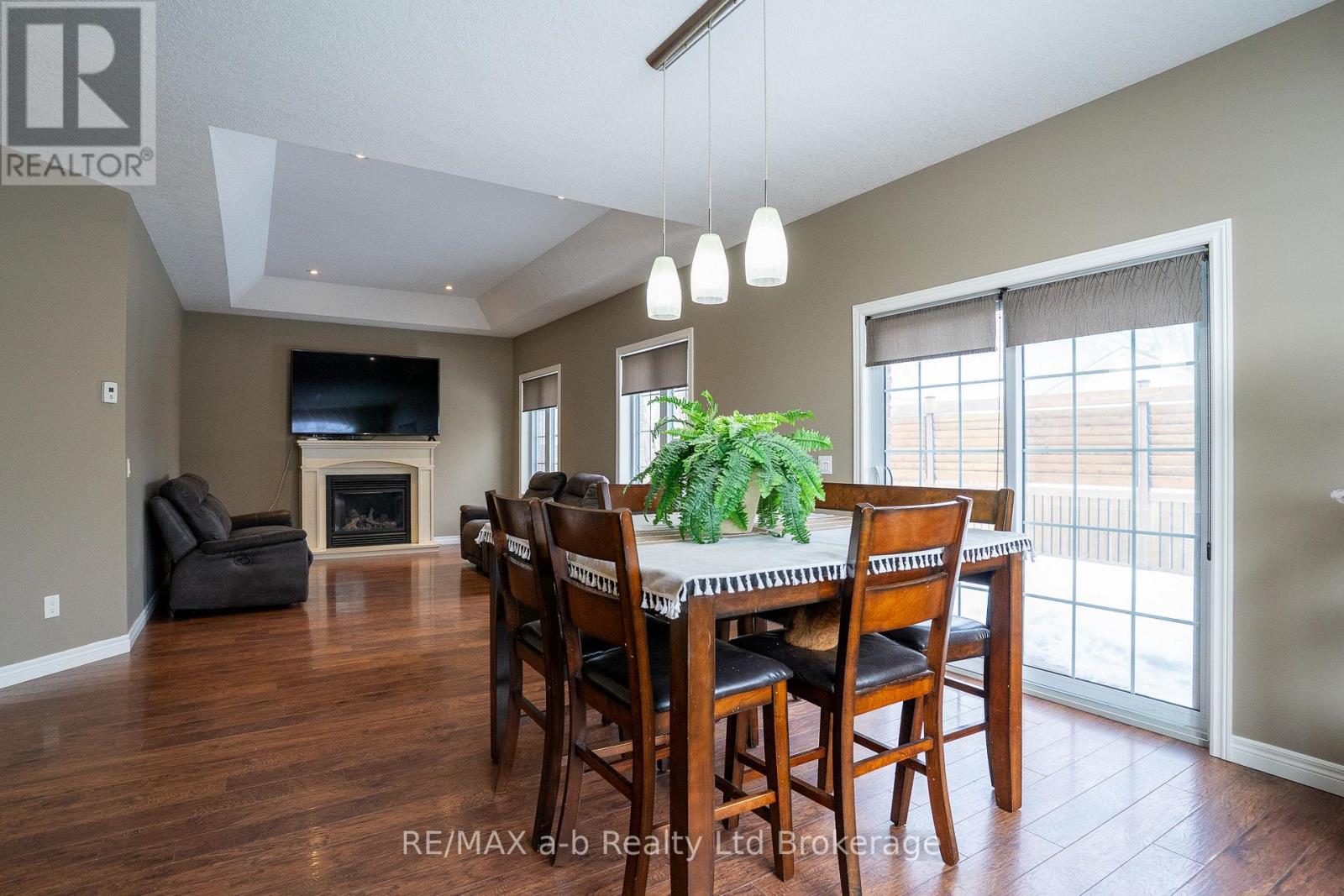 7 Irving Drive, Norwich, Ontario  N0J 1P0 - Photo 6 - X12835670