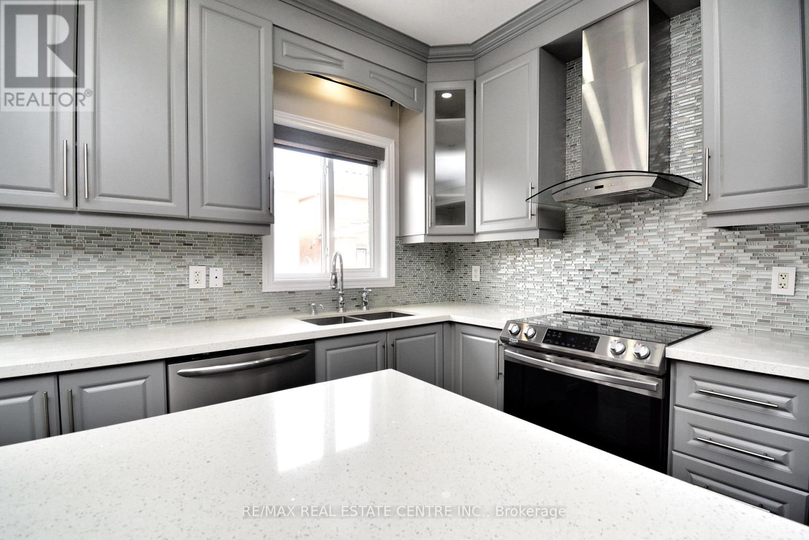 94 Seahorse Avenue, Brampton, Ontario  L6V 4N8 - Photo 11 - W12835316