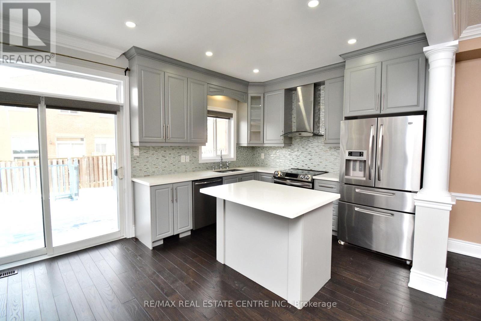 94 Seahorse Avenue, Brampton, Ontario  L6V 4N8 - Photo 8 - W12835316