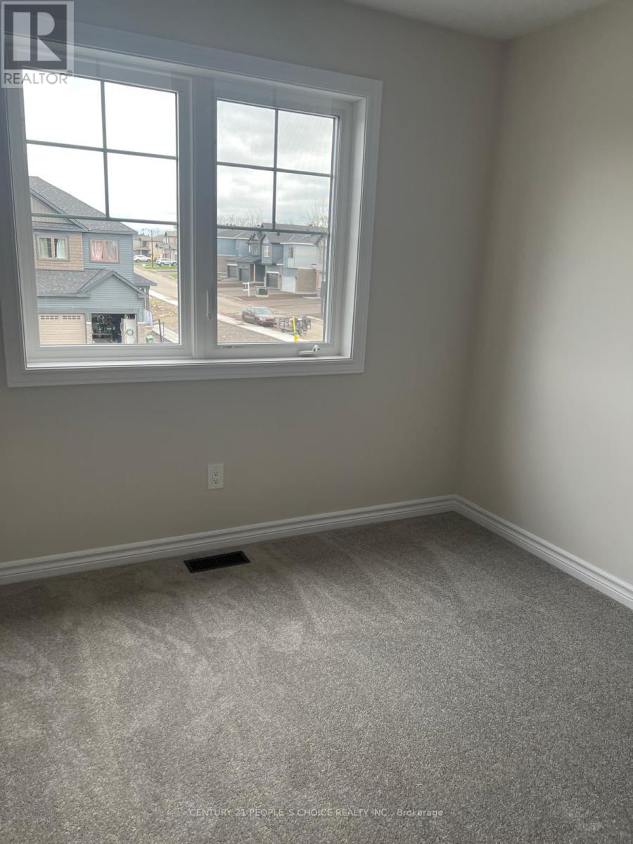 32 Atop Lane, Ottawa, Ontario  K1X 0H2 - Photo 8 - X12788828