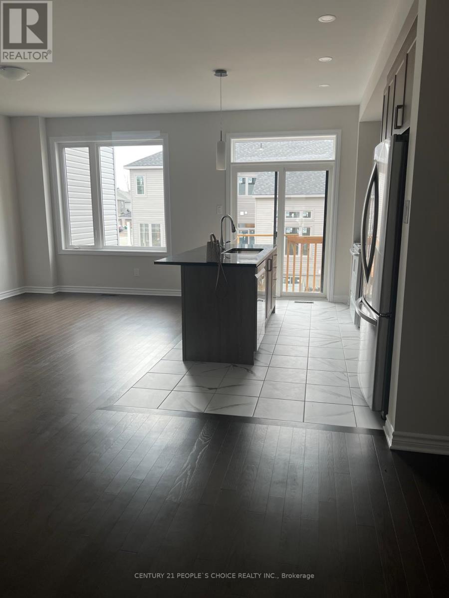 32 Atop Lane, Ottawa, Ontario  K1X 0H2 - Photo 3 - X12788828