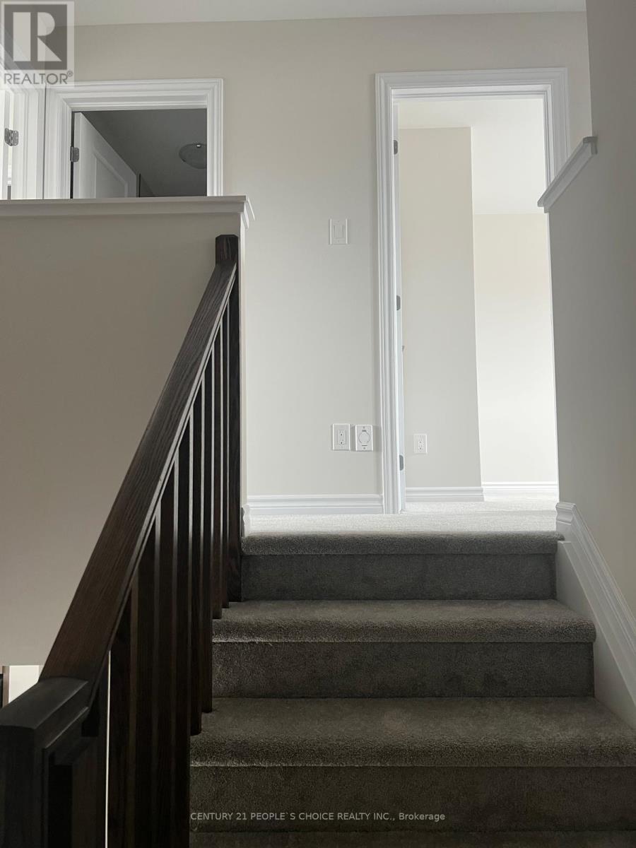 32 Atop Lane, Ottawa, Ontario  K1X 0H2 - Photo 4 - X12788828