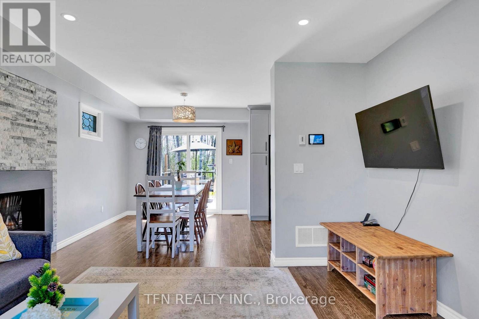 4 Pinewood Boulevard, Kawartha Lakes, Ontario  K0M 2T0 - Photo 4 - X12835424