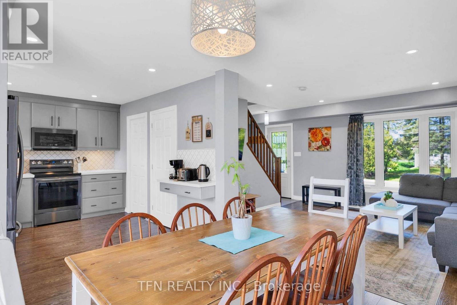 4 Pinewood Boulevard, Kawartha Lakes, Ontario  K0M 2T0 - Photo 5 - X12835424