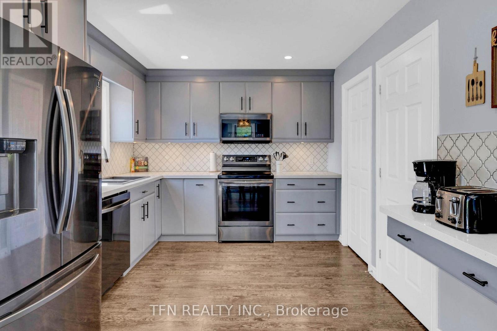 4 Pinewood Boulevard, Kawartha Lakes, Ontario  K0M 2T0 - Photo 8 - X12835424