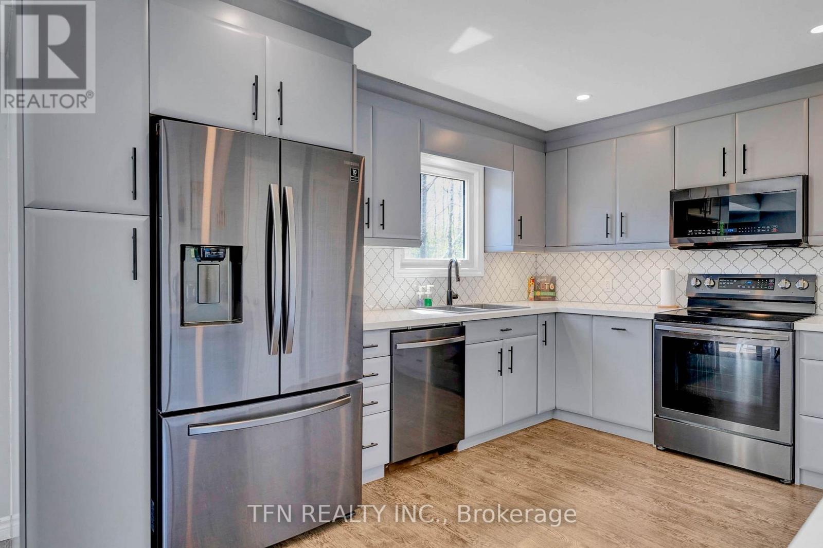 4 Pinewood Boulevard, Kawartha Lakes, Ontario  K0M 2T0 - Photo 9 - X12835424