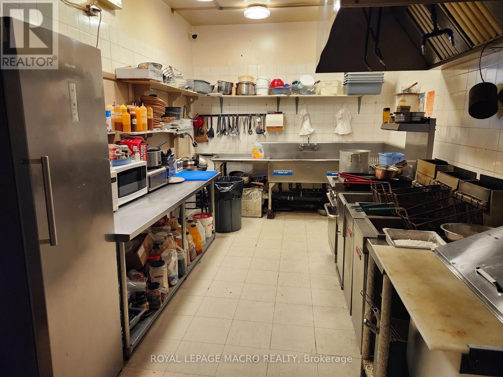 49 Scott Street W, St. Catharines, Ontario  L2R 1E1 - Photo 11 - X12835480