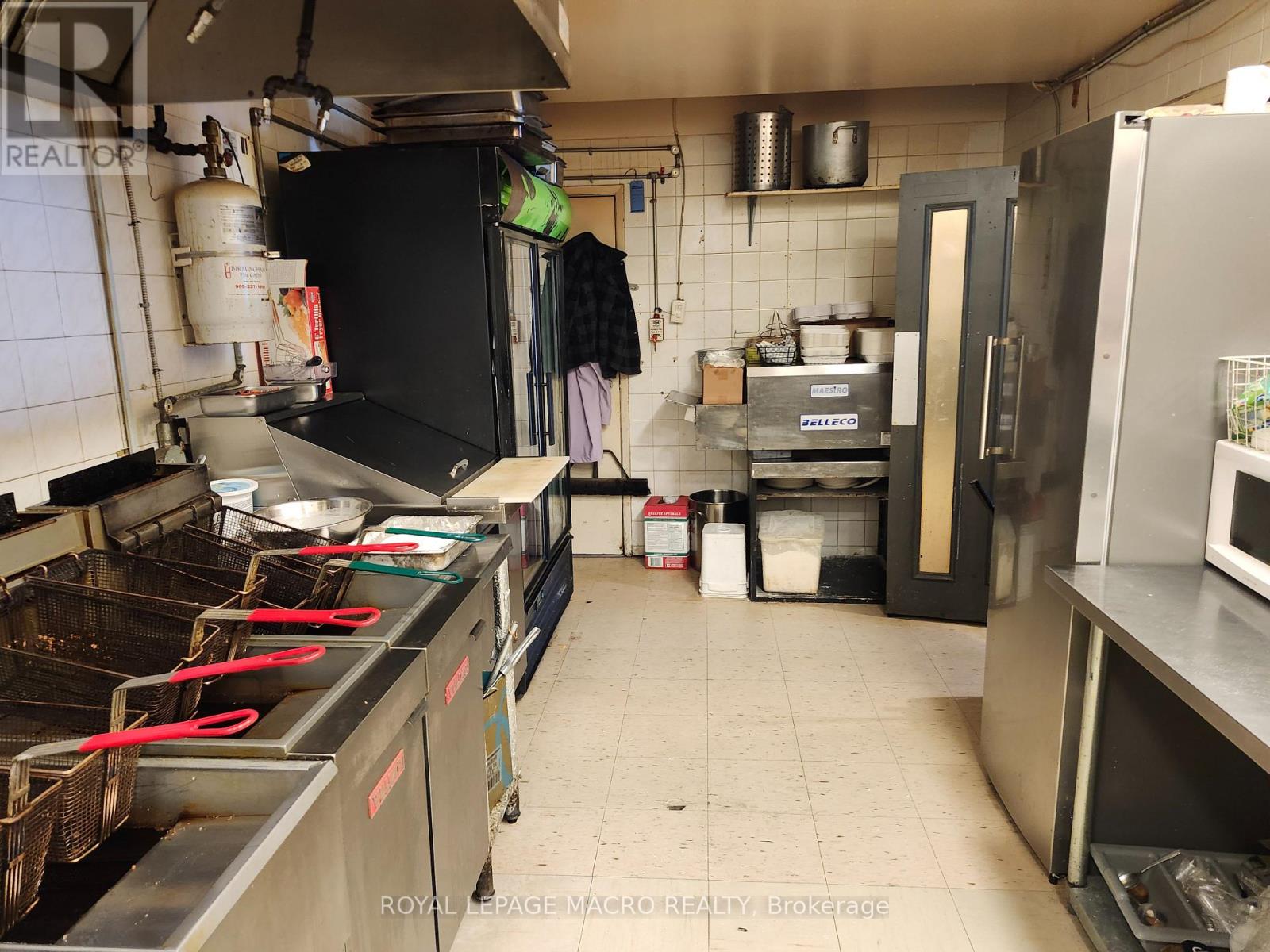 49 Scott Street W, St. Catharines, Ontario  L2R 1E1 - Photo 12 - X12835480