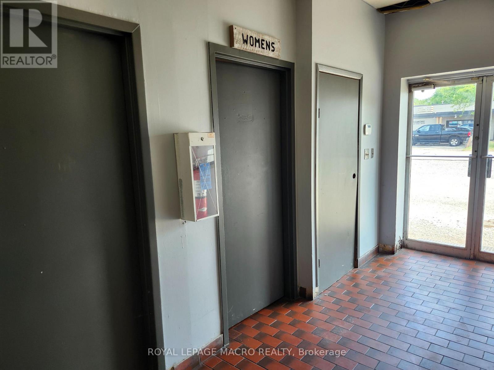 49 Scott Street W, St. Catharines, Ontario  L2R 1E1 - Photo 15 - X12835480