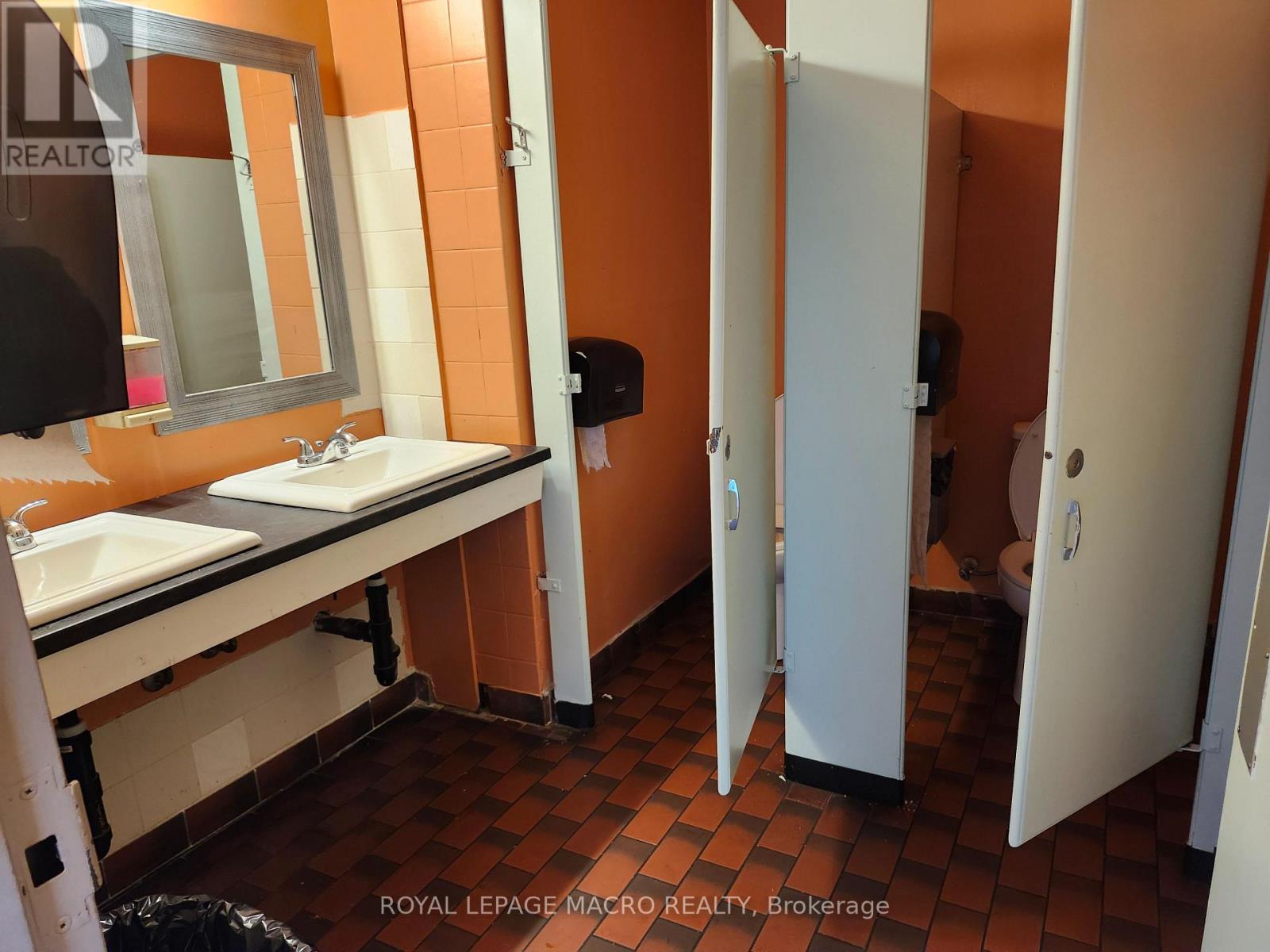 49 Scott Street W, St. Catharines, Ontario  L2R 1E1 - Photo 16 - X12835480