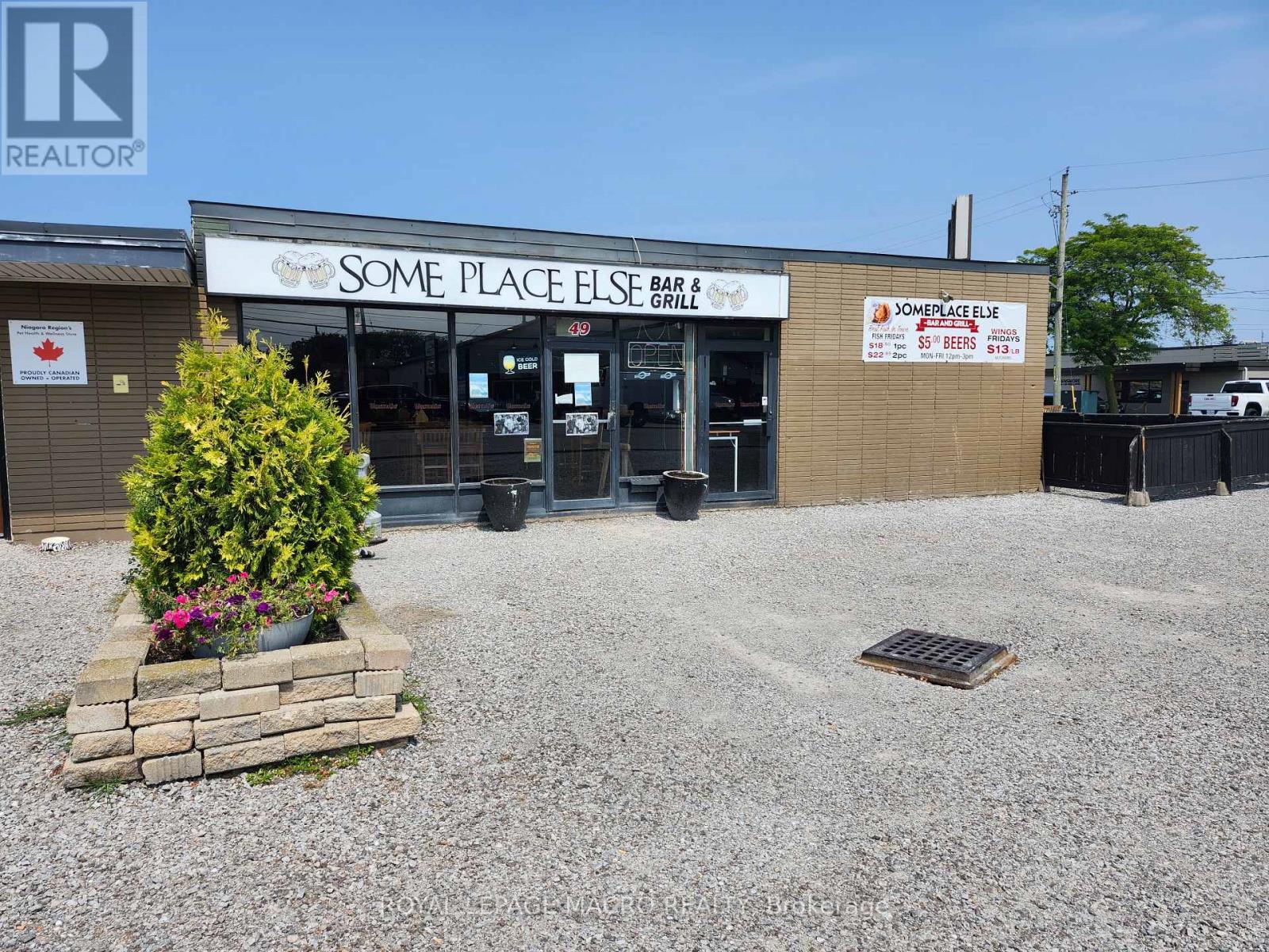 49 Scott Street W, St. Catharines, Ontario  L2R 1E1 - Photo 2 - X12835480