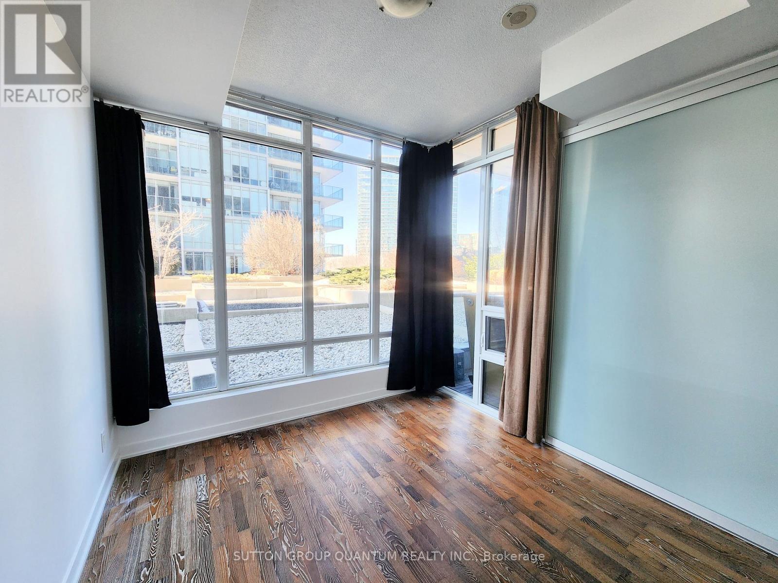 203 - 90 Park Lawn Road, Toronto, Ontario M8Y 0B6 - Photo 8 - W12835160