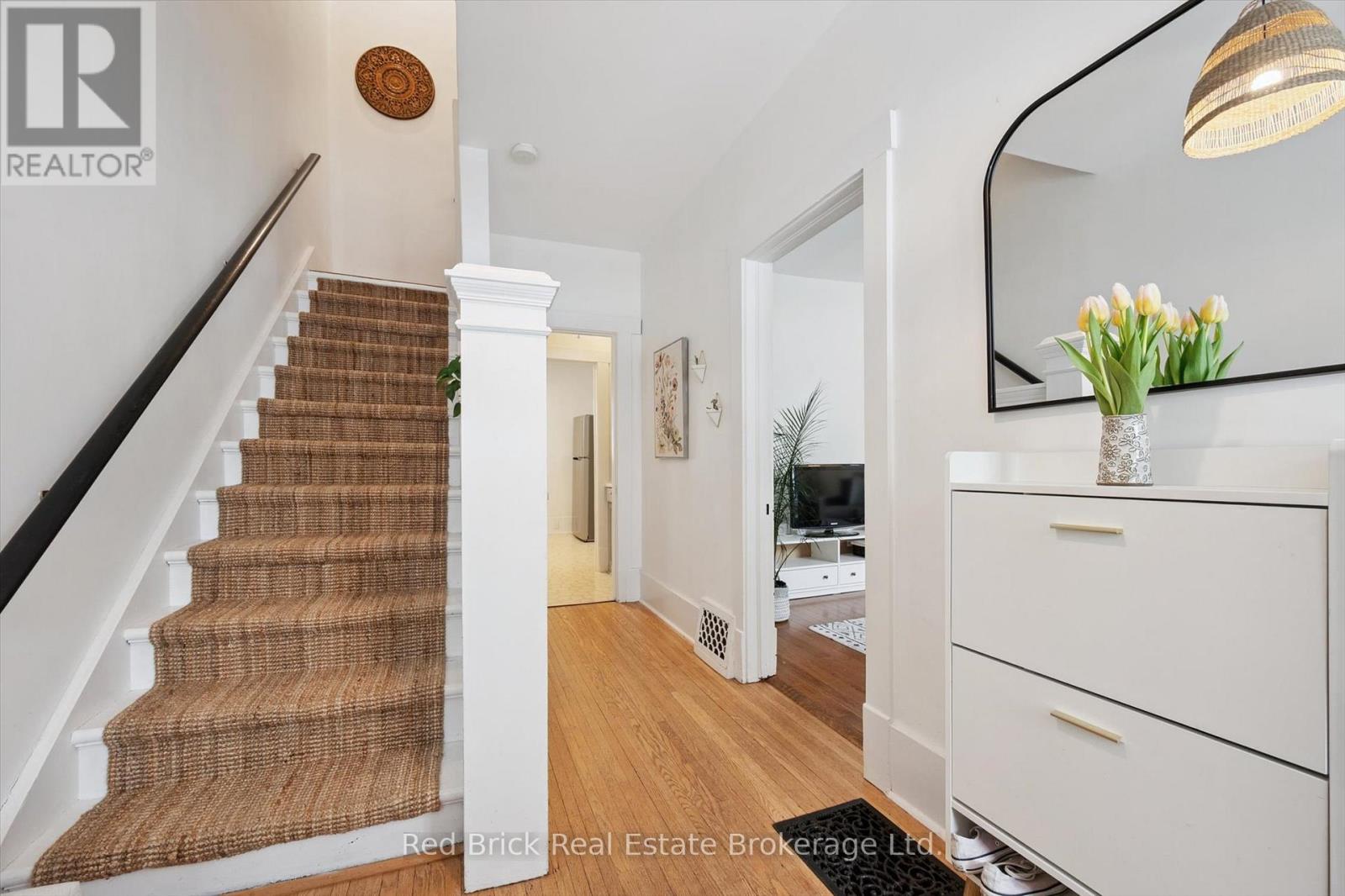 32 Eramosa Road, Guelph, Ontario  N1E 2L5 - Photo 6 - X12835658