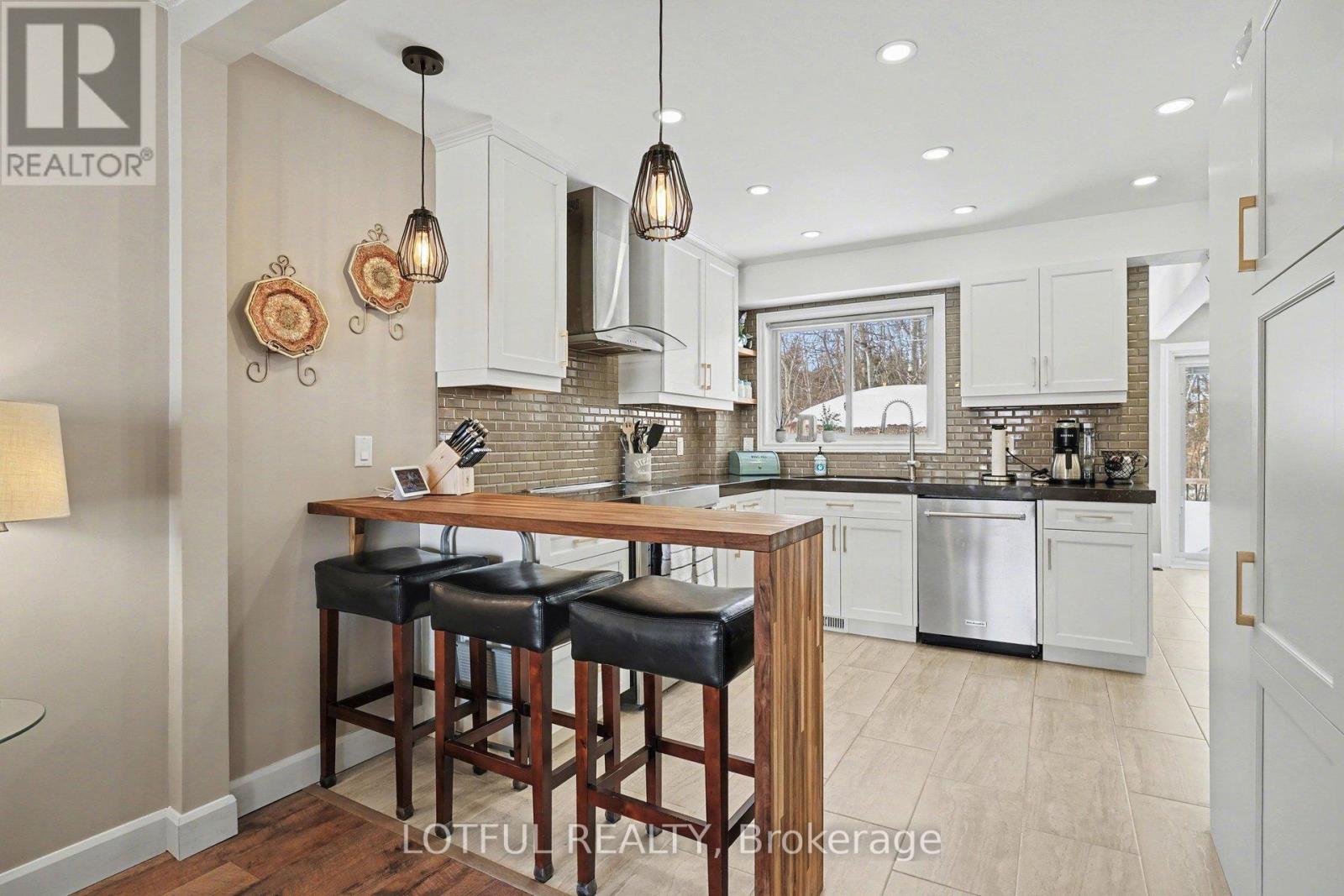 2212 Chalmers Crescent, Innisfil, Ontario  L9S 1Y6 - Photo 11 - N12835572