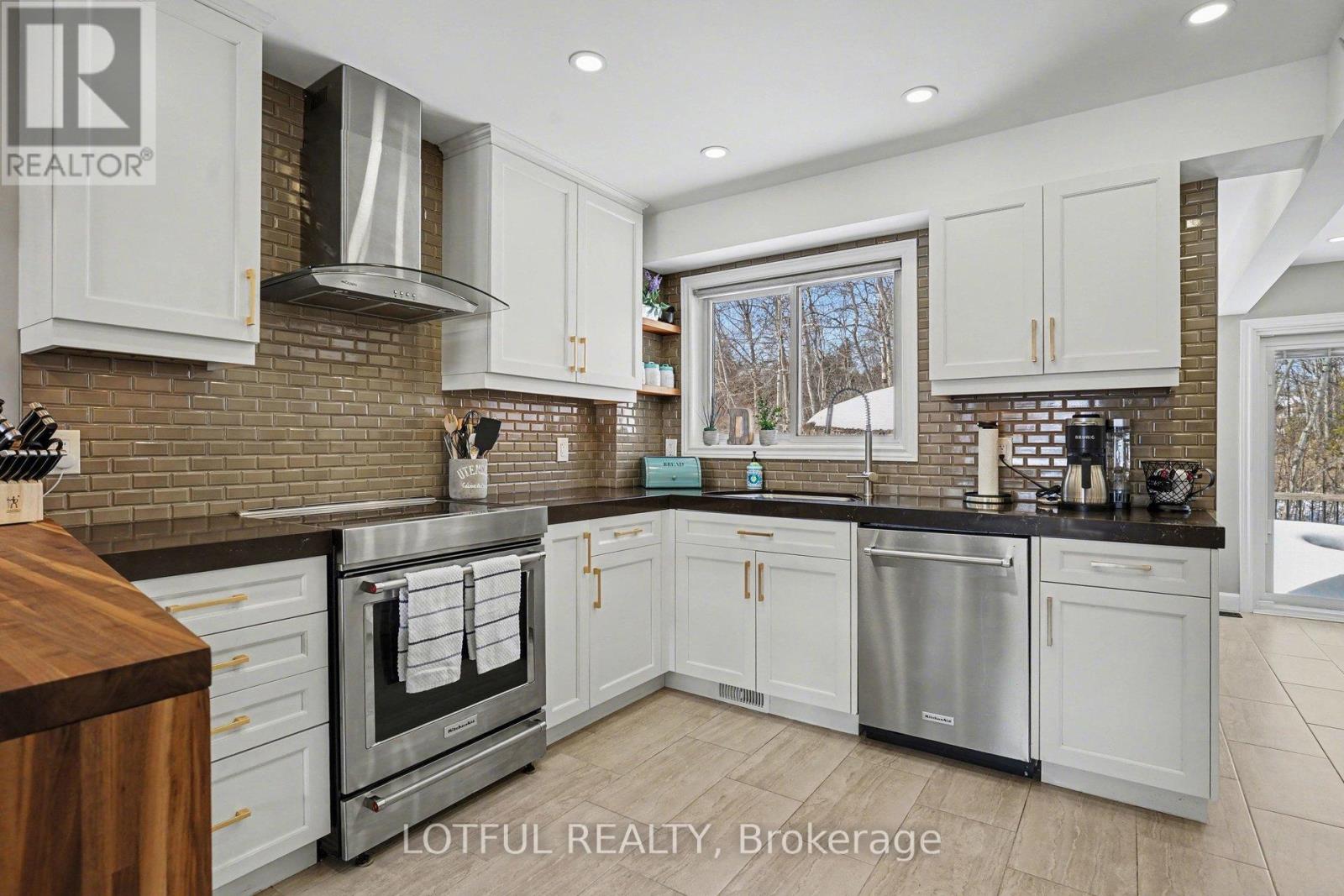 2212 Chalmers Crescent, Innisfil, Ontario  L9S 1Y6 - Photo 12 - N12835572