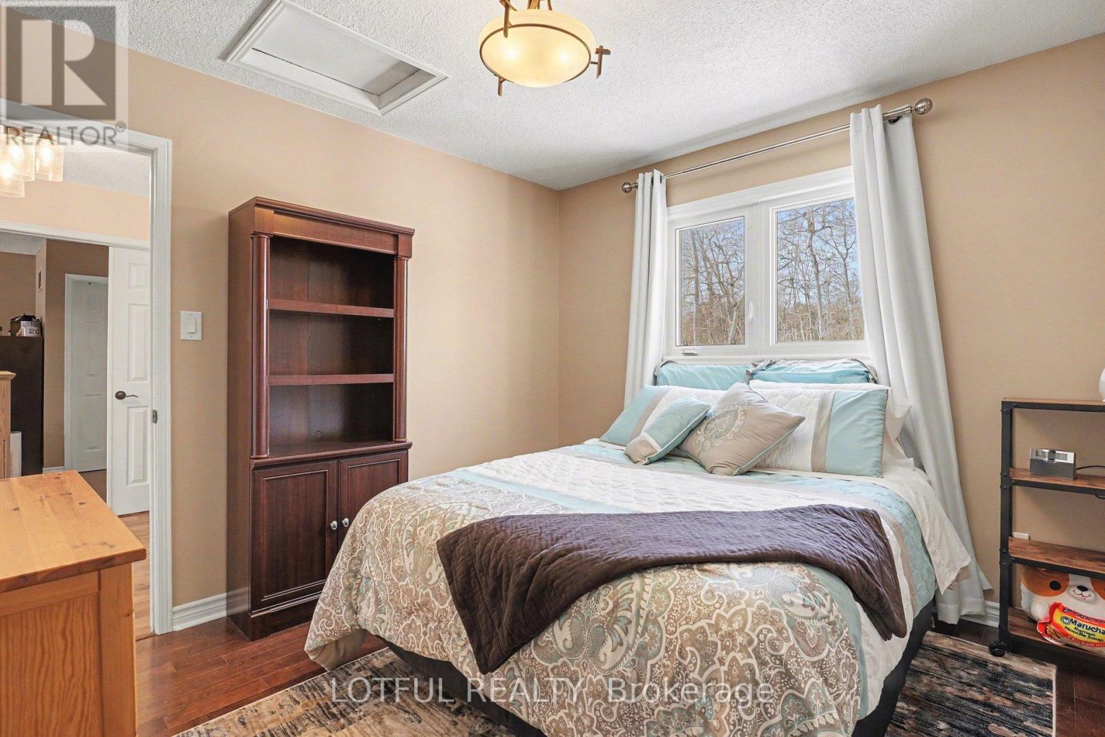 2212 Chalmers Crescent, Innisfil, Ontario  L9S 1Y6 - Photo 21 - N12835572