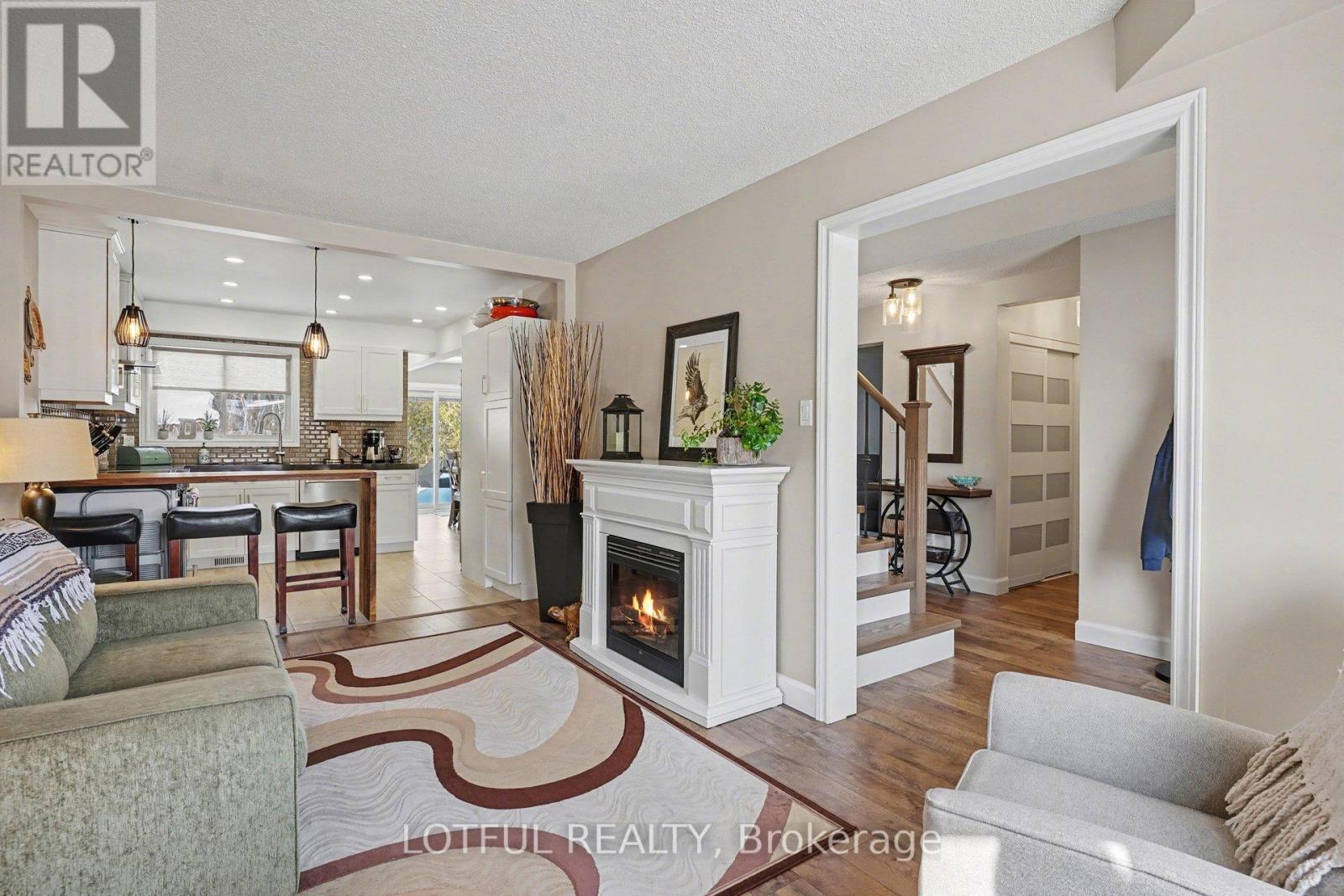 2212 Chalmers Crescent, Innisfil, Ontario  L9S 1Y6 - Photo 4 - N12835572