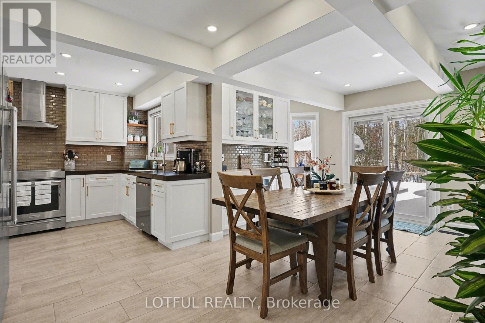 2212 Chalmers Crescent, Innisfil, Ontario  L9S 1Y6 - Photo 9 - N12835572