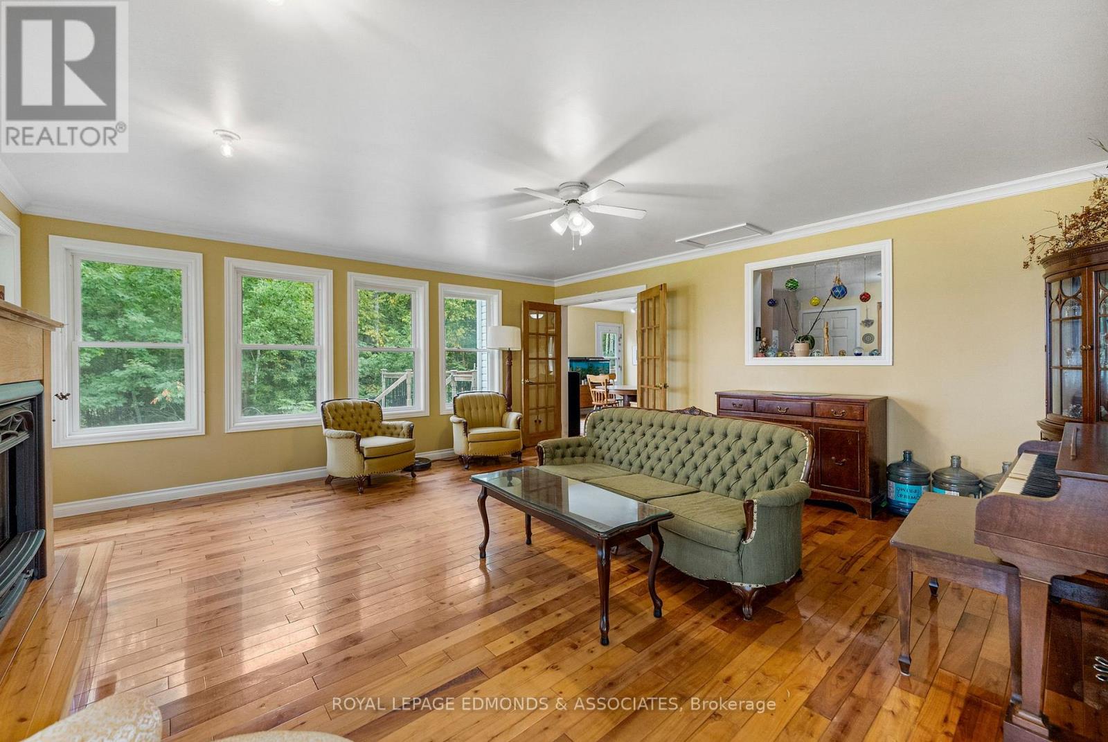 1095 Mountainview Drive, Laurentian Valley, Ontario  K8A 8E3 - Photo 10 - X12835588