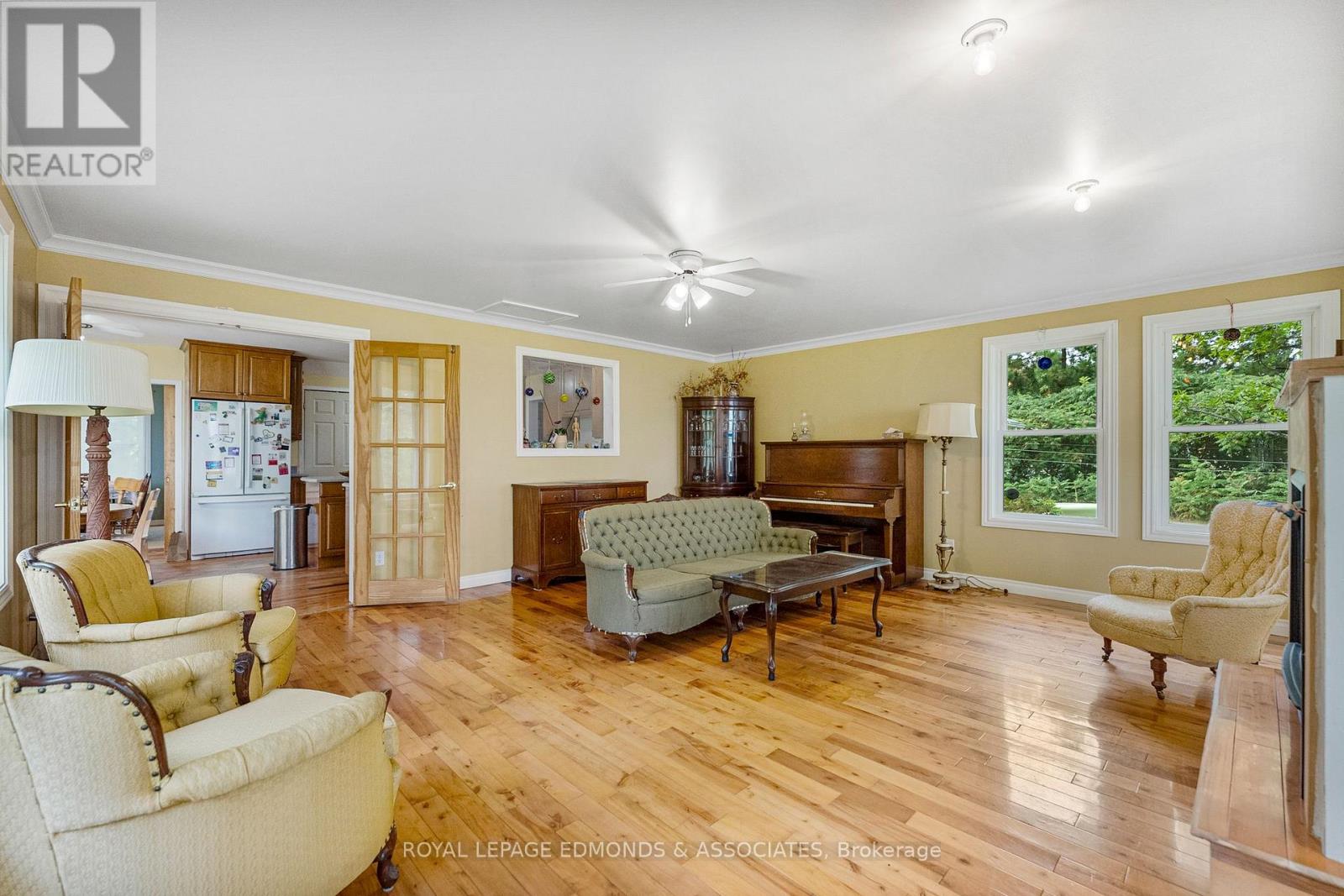 1095 Mountainview Drive, Laurentian Valley, Ontario  K8A 8E3 - Photo 11 - X12835588