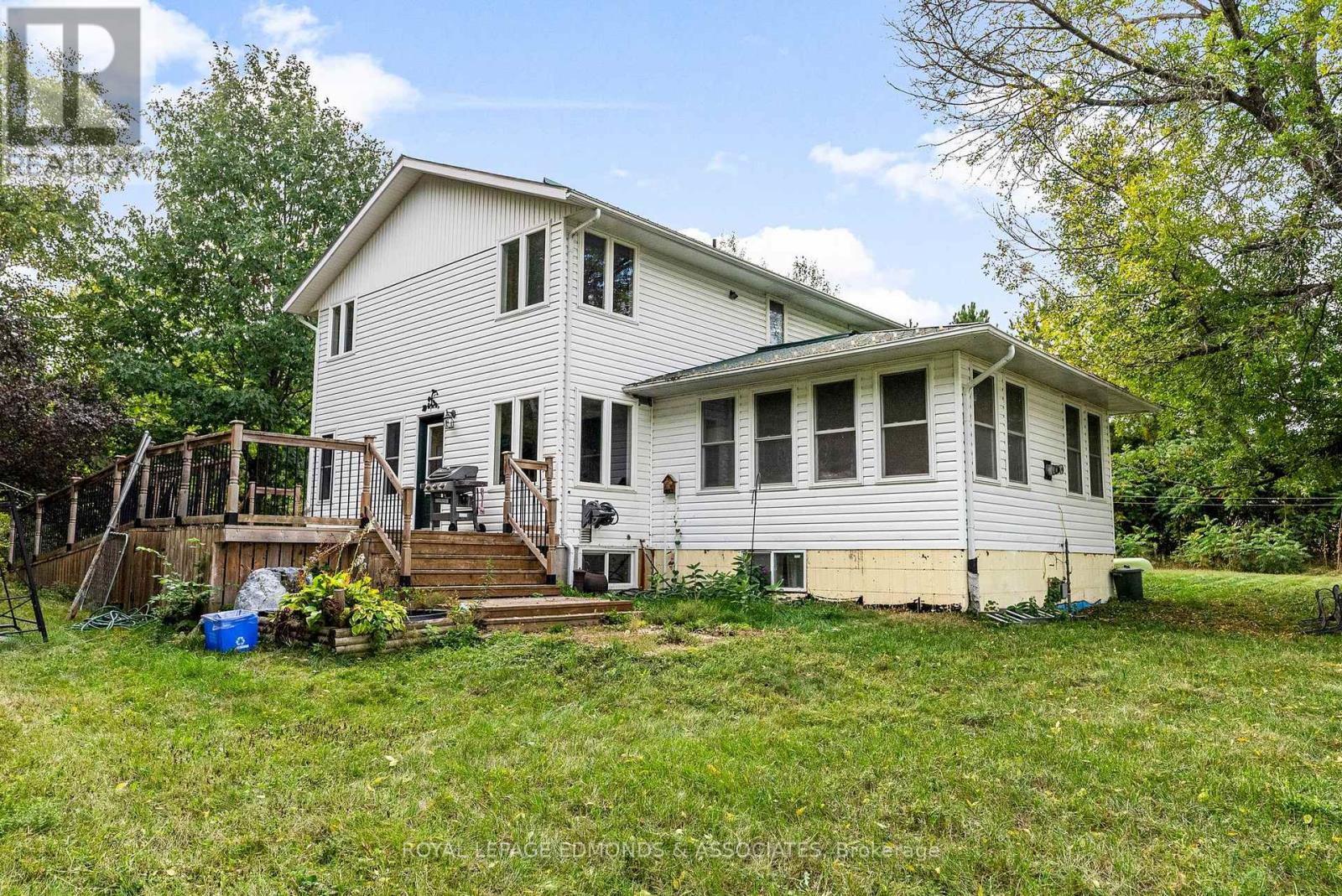 1095 Mountainview Drive, Laurentian Valley, Ontario  K8A 8E3 - Photo 34 - X12835588