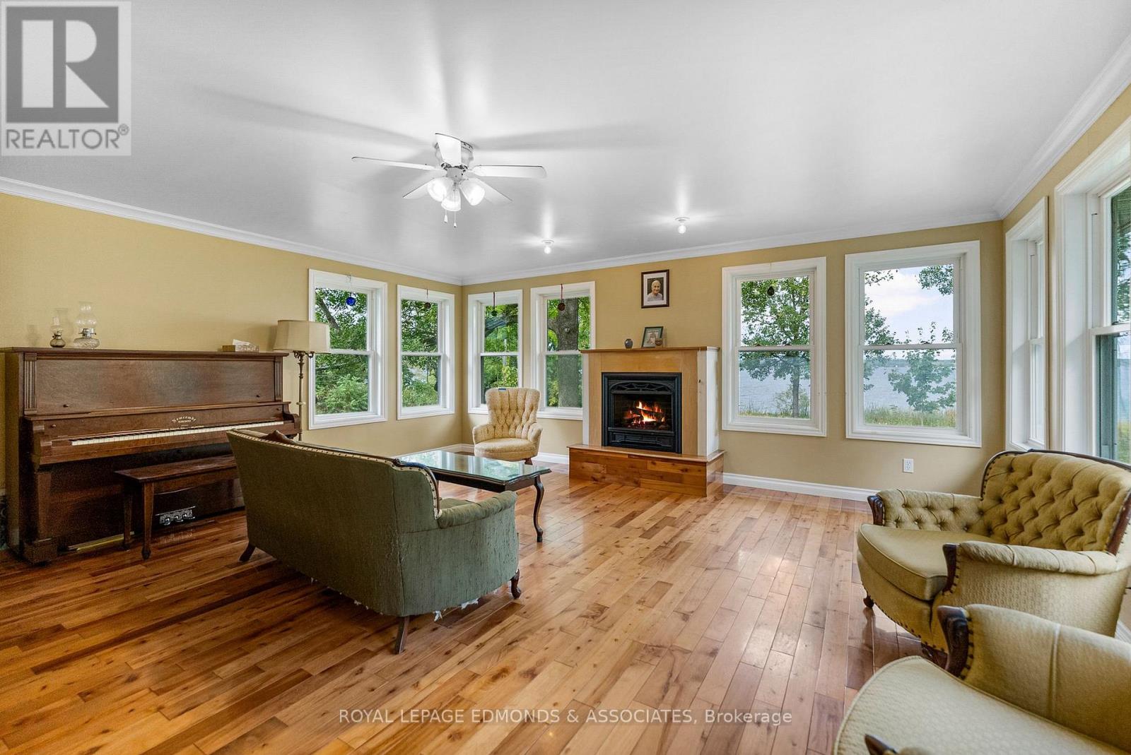 1095 Mountainview Drive, Laurentian Valley, Ontario  K8A 8E3 - Photo 9 - X12835588