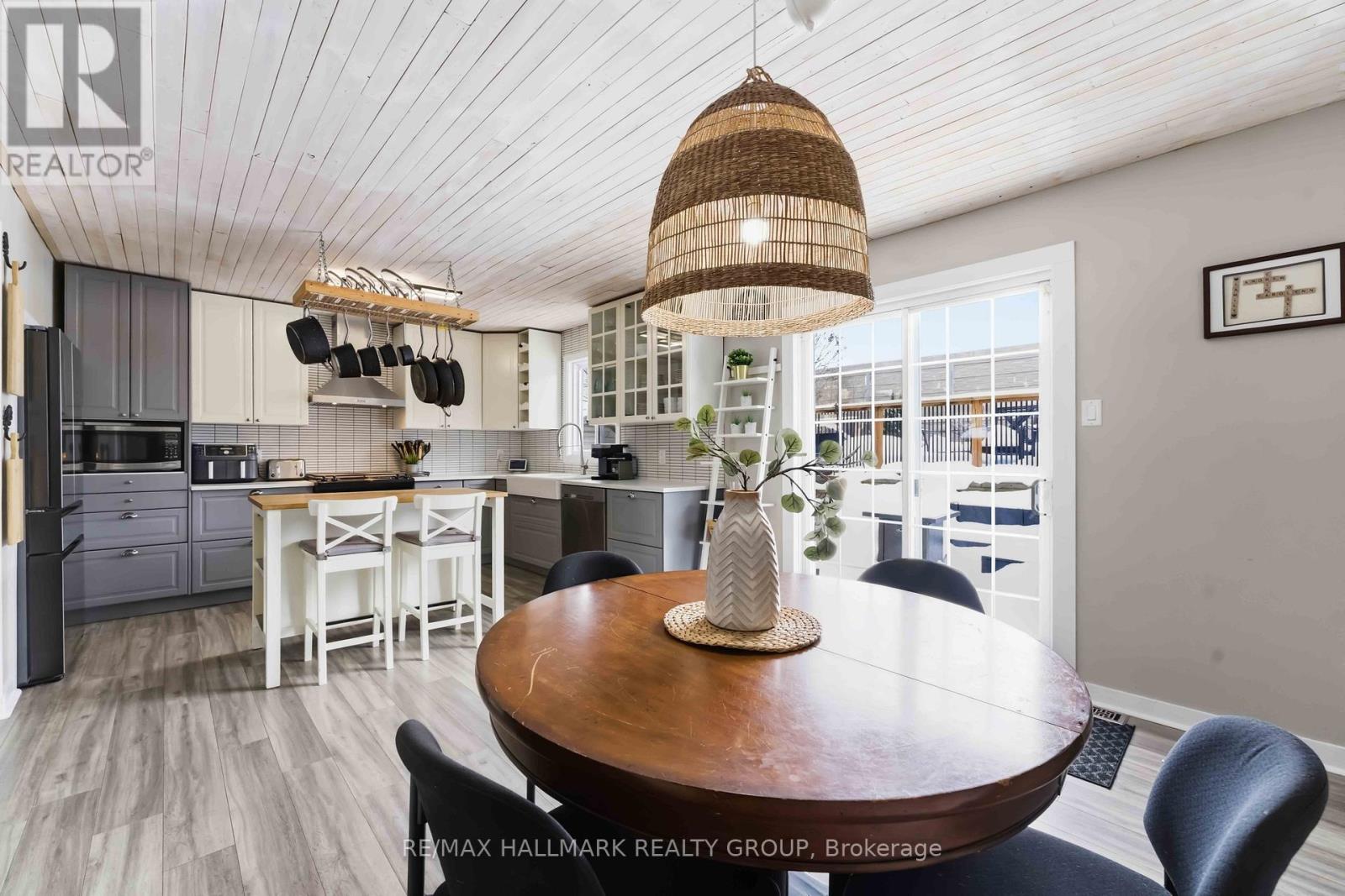 1091 Burgundy Lane, Ottawa, Ontario  K1C 2M9 - Photo 11 - X12835610