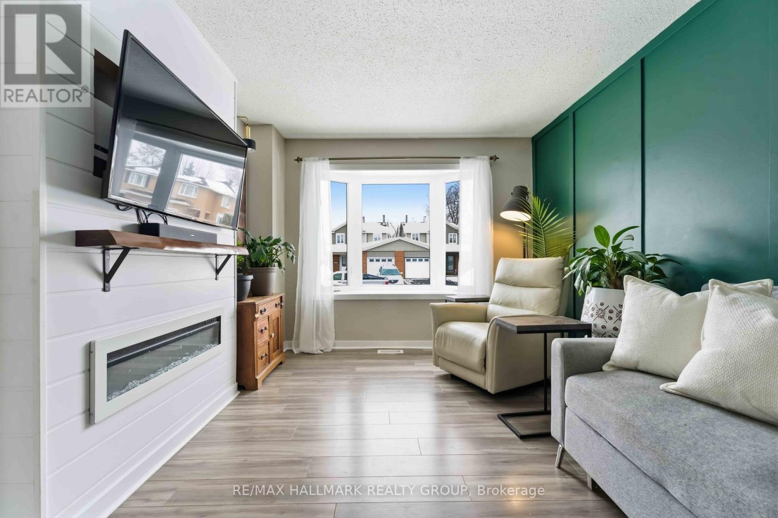 1091 Burgundy Lane, Ottawa, Ontario  K1C 2M9 - Photo 3 - X12835610