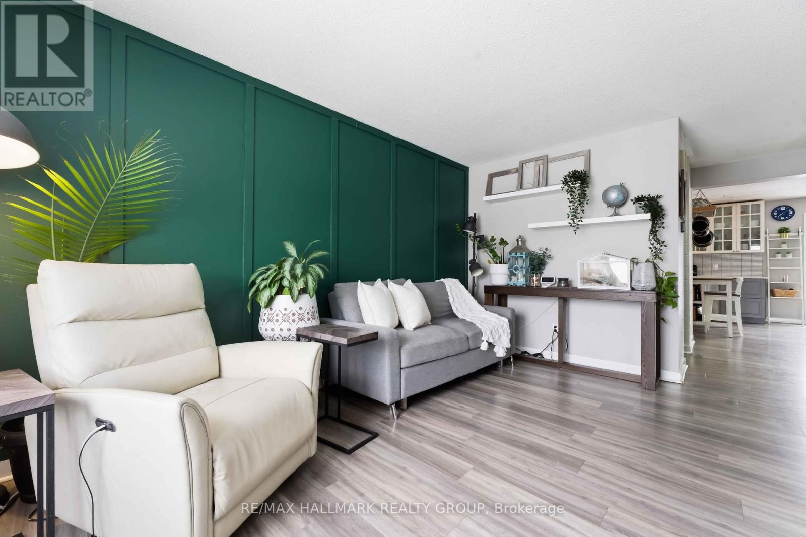 1091 Burgundy Lane, Ottawa, Ontario  K1C 2M9 - Photo 4 - X12835610