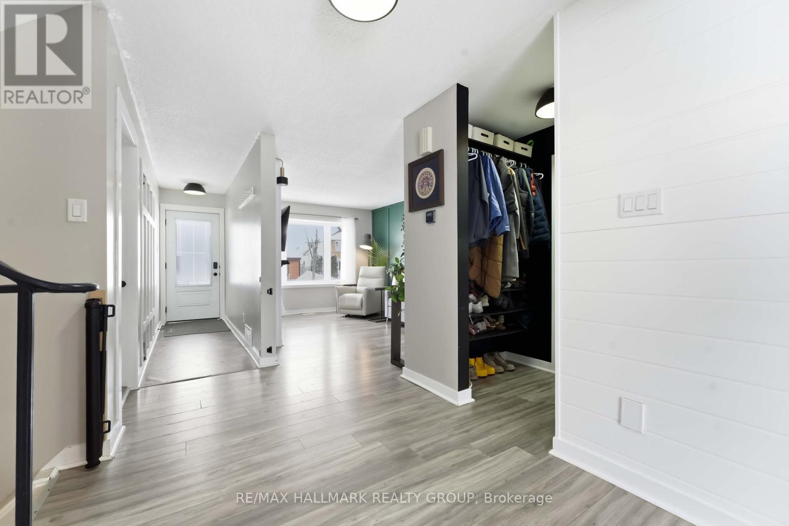 1091 Burgundy Lane, Ottawa, Ontario  K1C 2M9 - Photo 7 - X12835610