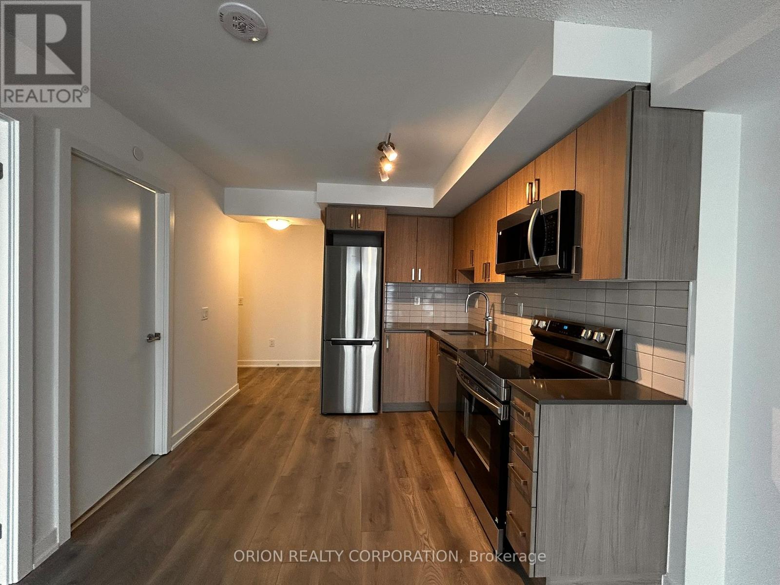 1301 - 1010 Sandy Beach Road, Pickering, Ontario  L1W 0C7 - Photo 3 - E12833406