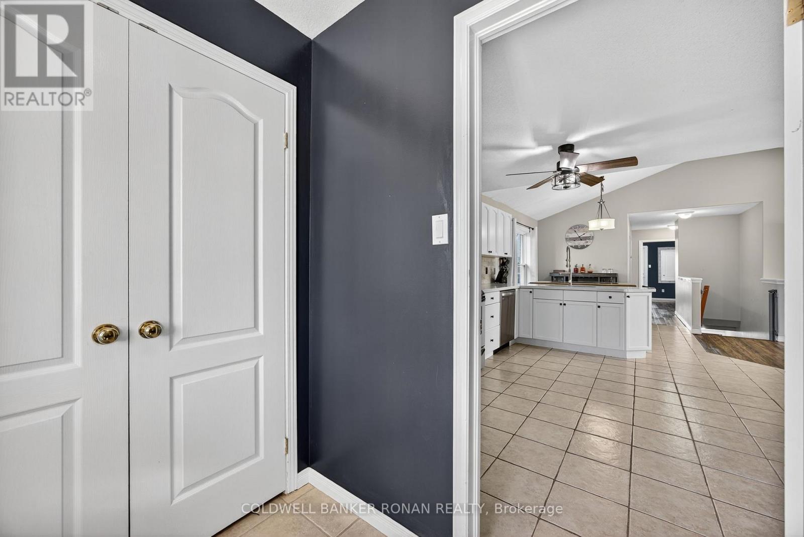 60 Wallace Street, New Tecumseth (Alliston), Ontario  L9R 2G6 - Photo 4 - N12834914