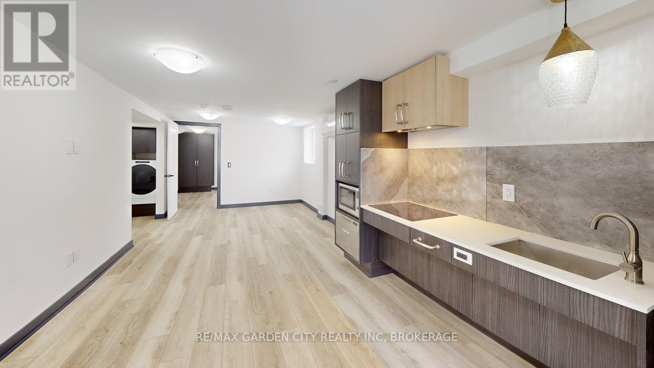 729 Queensdale Avenue E, Hamilton (Raleigh), Ontario  L8V 1M4 - Photo 4 - X12835738