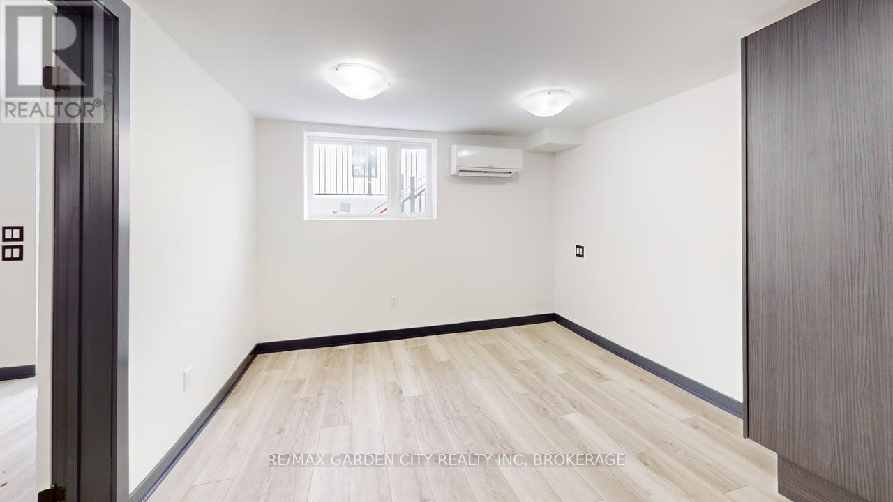 729 Queensdale Avenue E, Hamilton (Raleigh), Ontario  L8V 1M4 - Photo 6 - X12835738