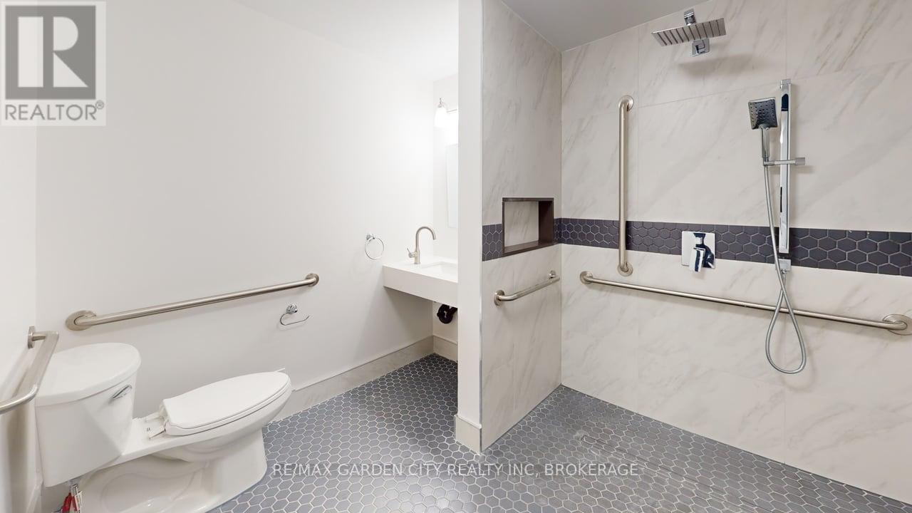 729 Queensdale Avenue E, Hamilton (Raleigh), Ontario  L8V 1M4 - Photo 7 - X12835738