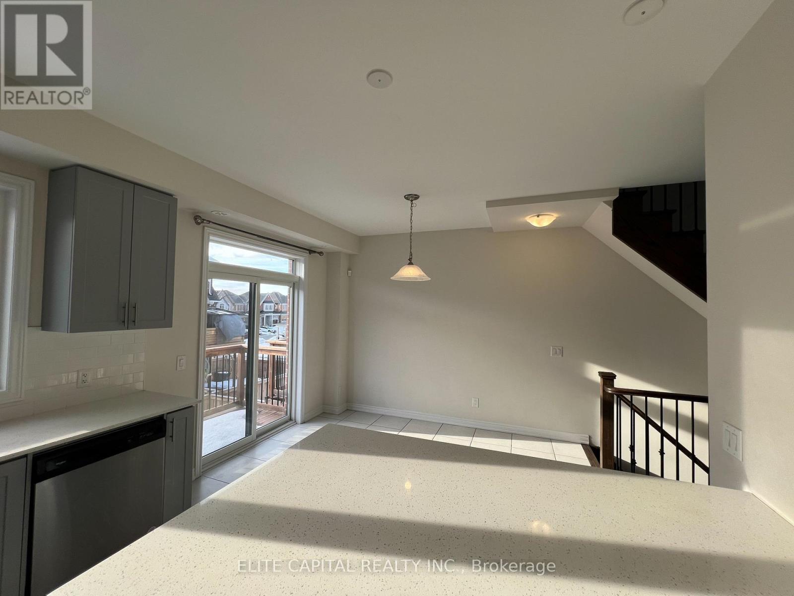 95 Elkington Crescent, Whitby, Ontario  L1P 0L7 - Photo 10 - E12835788