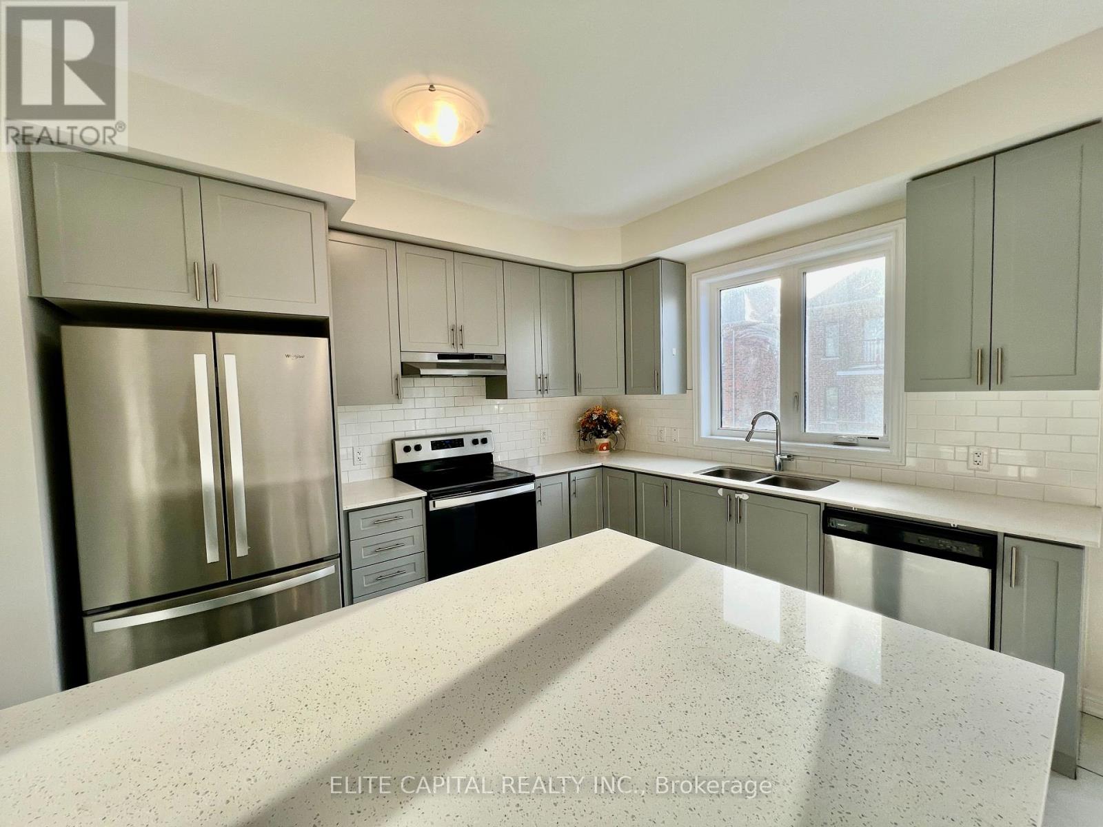 95 Elkington Crescent, Whitby, Ontario  L1P 0L7 - Photo 11 - E12835788