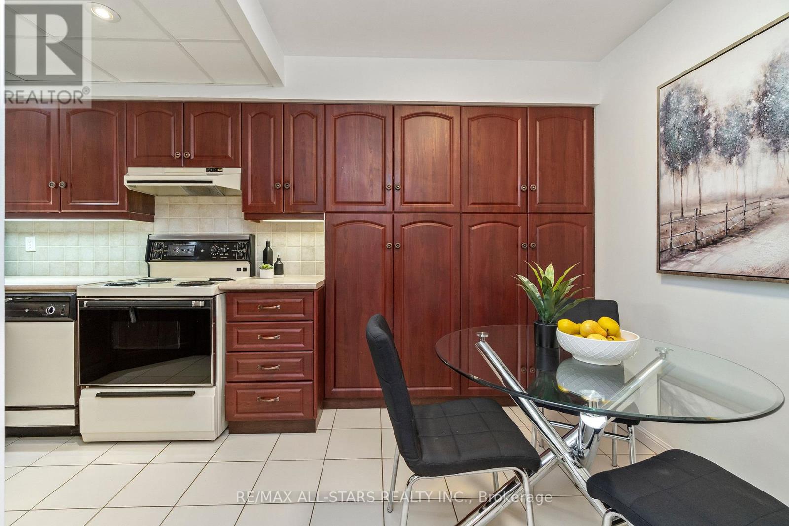 701 - 610 Bullock Drive, Markham, Ontario  L3R 0G1 - Photo 13 - N12835542