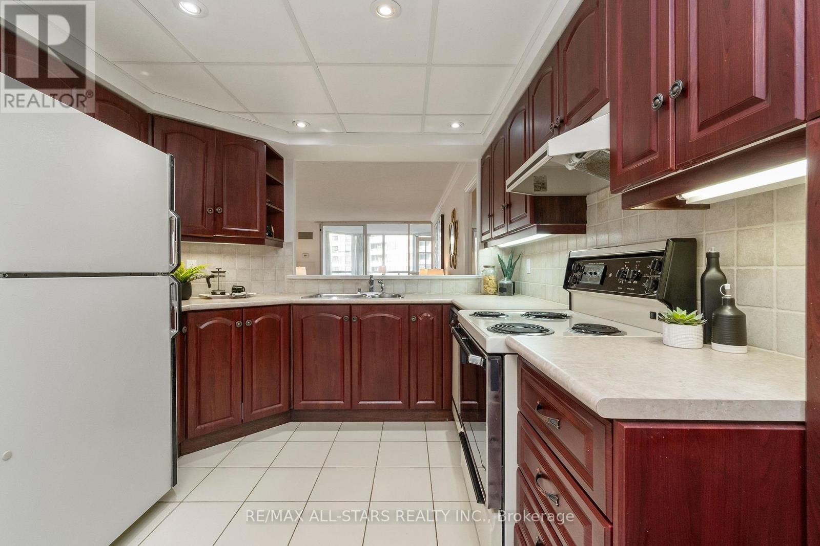 701 - 610 Bullock Drive, Markham, Ontario  L3R 0G1 - Photo 15 - N12835542