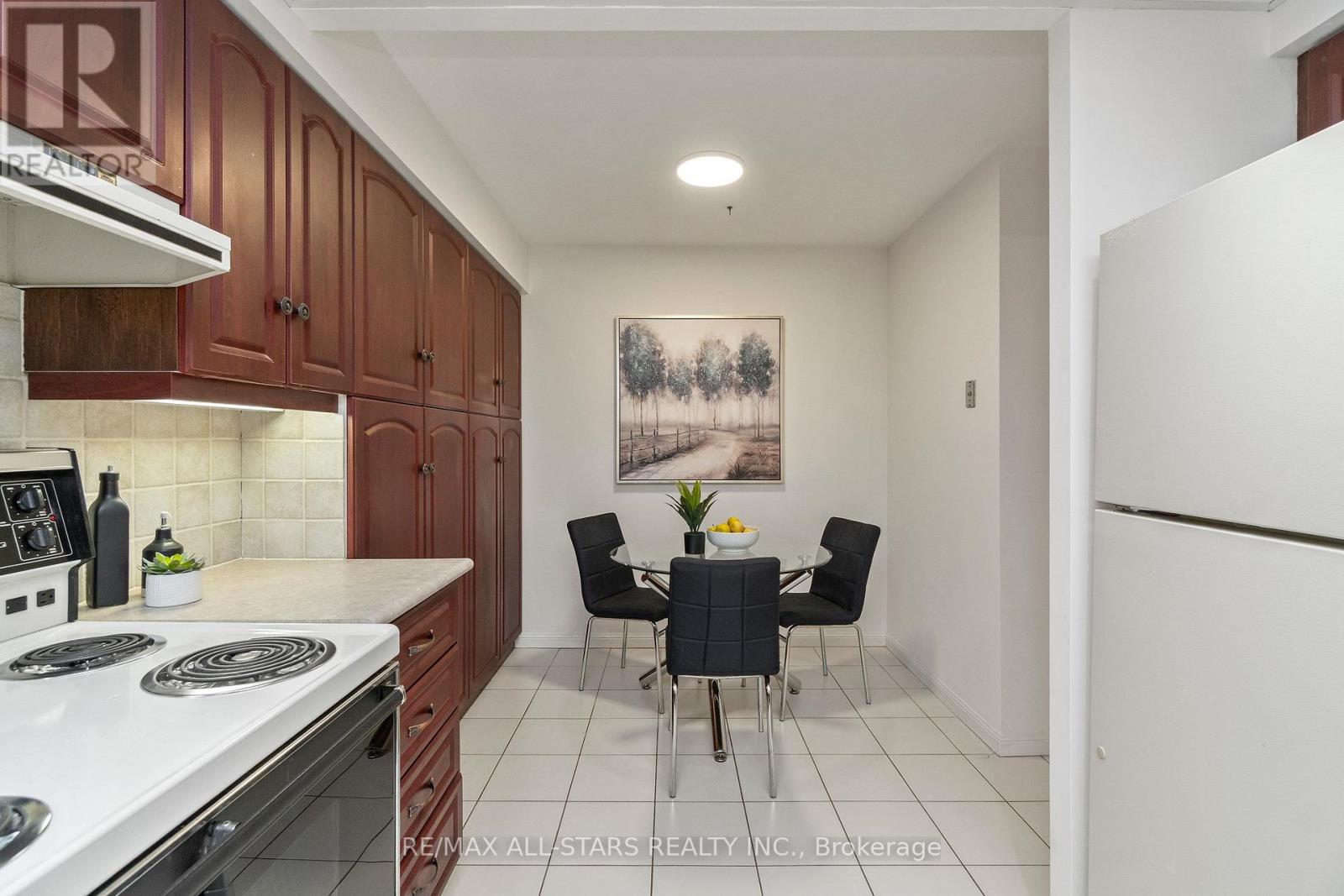 701 - 610 Bullock Drive, Markham, Ontario  L3R 0G1 - Photo 17 - N12835542