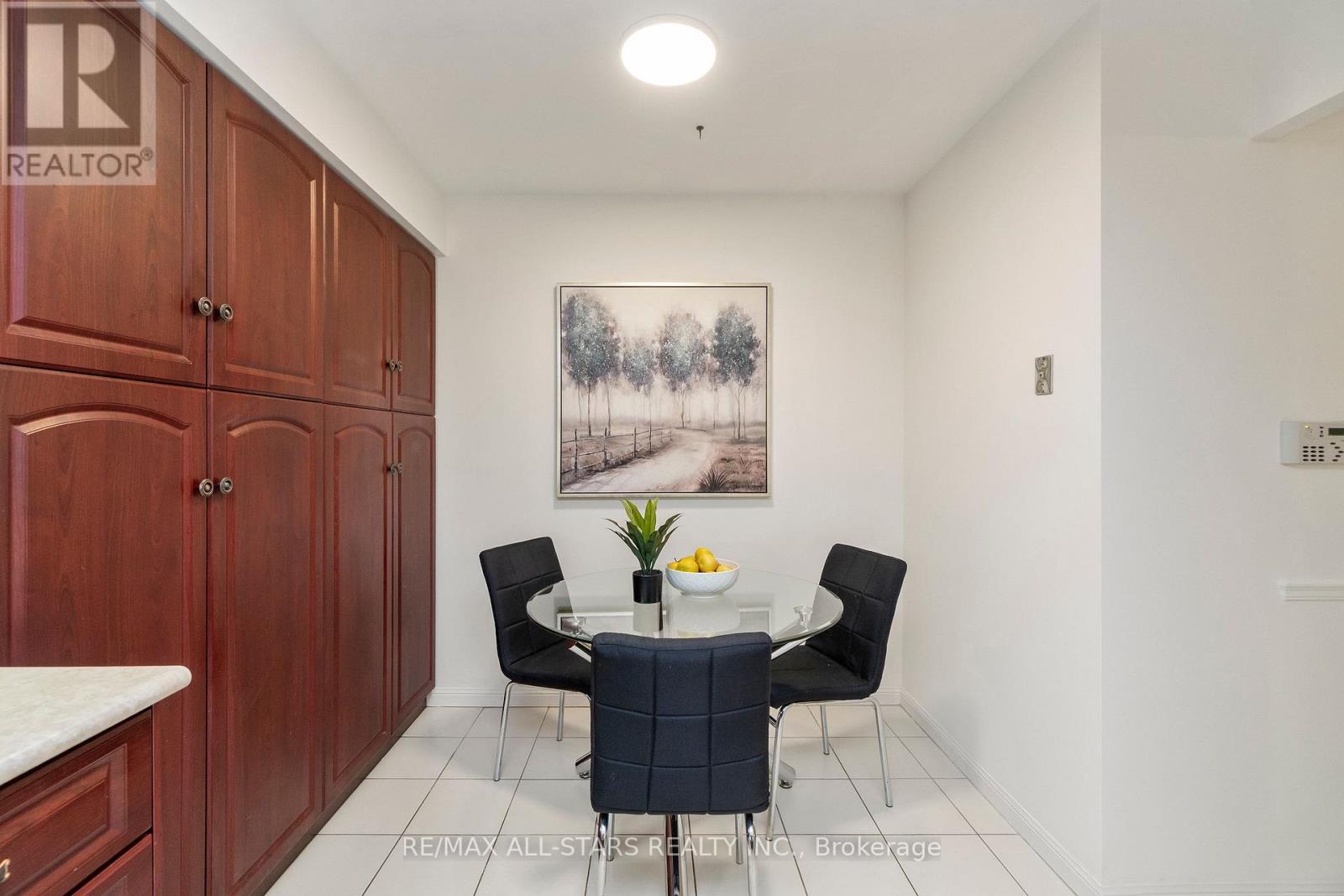 701 - 610 Bullock Drive, Markham, Ontario  L3R 0G1 - Photo 18 - N12835542