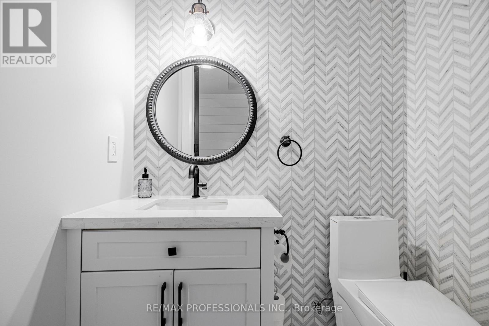 152 Wells Street, Aurora, Ontario  L4G 1T7 - Photo 4 - N12835646