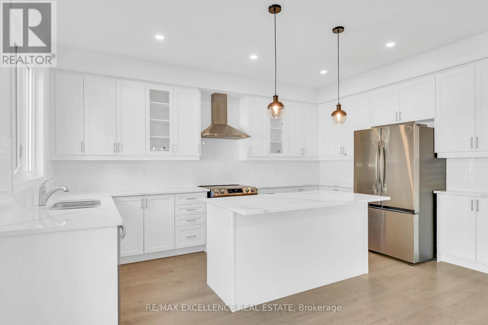 91 Berkely Street, Wasaga Beach, Ontario  L9Z 2N6 - Photo 12 - S12828856